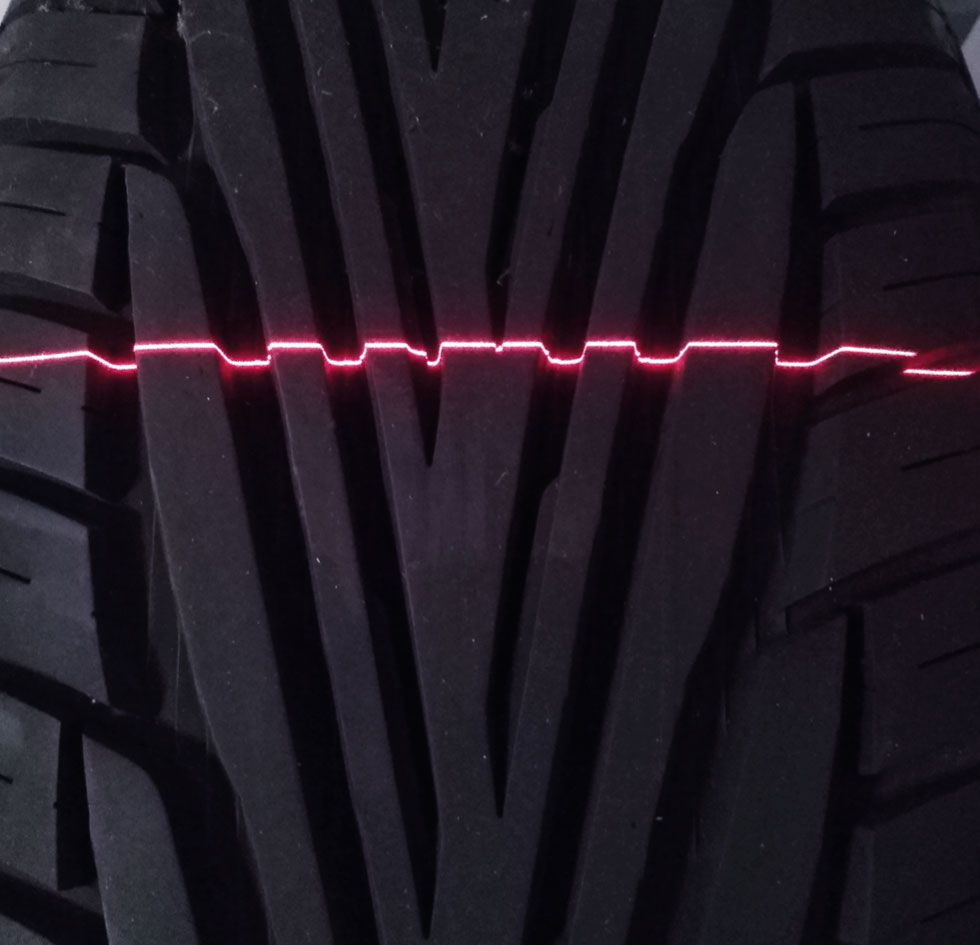 Hersteller-, Größen- und Profiltiefenbestimmung an Reifen